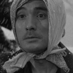 植村謙二郎 飾演 