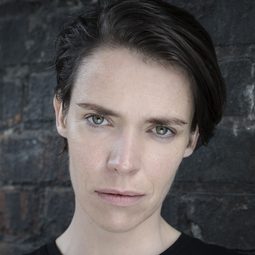 Caoilfhionn Dunne 飾演 Nurse