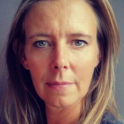 Stine Schrøder Jensen 飾演 