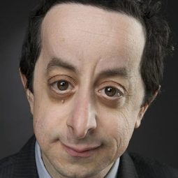 Maurice Lamy 飾演 Dwarf