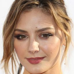 Christine Evangelista 飾演 Cleo McKenna