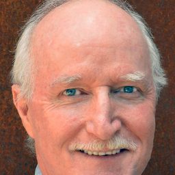 Richard Jones 飾演 Dean