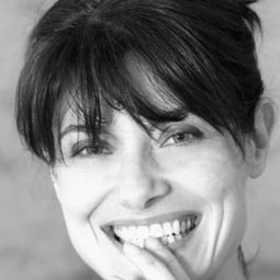 Valentina Sperlì - 外出假演員 飾演Charlotte