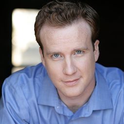 Steve O'Connell 飾演 Sergeant Parks