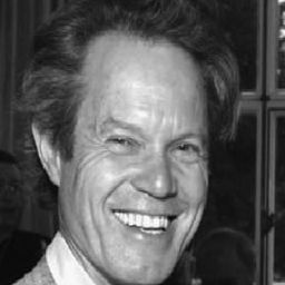 Chris Jagger 飾演 Rolf