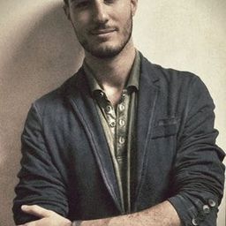 Walter Nicoletti 飾演 Barman