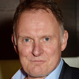 羅伯特·格林尼斯特 - Villain演員 飾演Roy Garrett