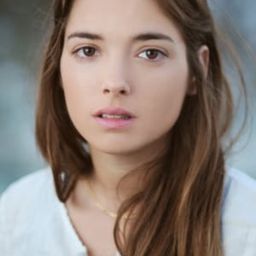 Aviv Pinkas 飾演 Ella Shalev