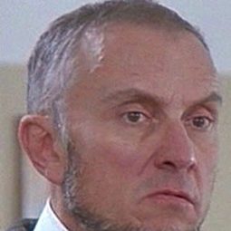 Enzo Robutti 飾演 Ferrini