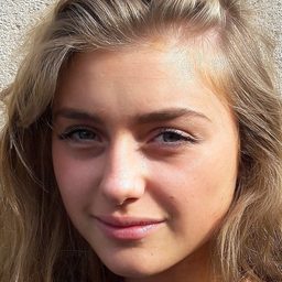 Laura Genovino 飾演 Alizée