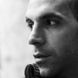 Mohammad Sajadian 飾演 Soldier