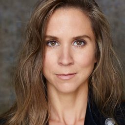 Yaz Canli 飾演 Bendis