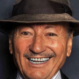 Mohammed Lakhdar-Hamina 飾演 Oncle Amar