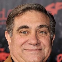 丹·洛利亞 飾演 Clive Carter