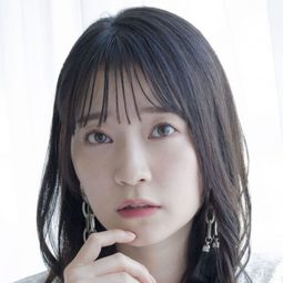 巖田陽葵 飾演 Mahiru Tsuyuzaki (voice)