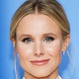 基絲汀貝爾 - Ukraine: Answering the Call演員 飾演Self