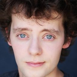 Alexander Carroll 飾演 Thomas Fletcher