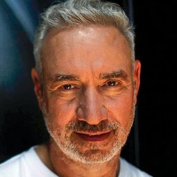 羅蘭·艾默瑞奇 - 宇宙奇兵導演