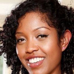 Lotus Lain 飾演 Self