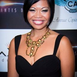 Mae Flores 飾演 Rachel Lee