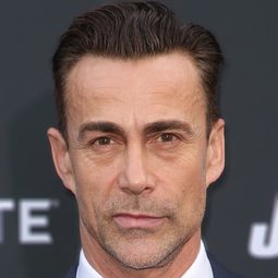 丹尼爾·伯恩哈特 - Mortal Kombat: Final Battle演員 飾演Siro