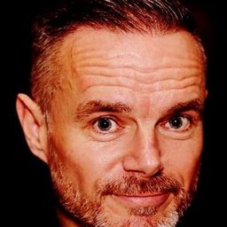 Peter Brownbill 飾演 Jakob