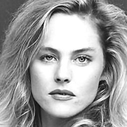 Linda Carol - 性罪演員 飾演Elise