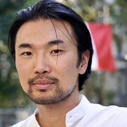 Shi Yang 飾演 Shi Juan