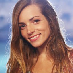 Aurora Ruffino 飾演 Viola