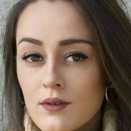 Alada Vila 飾演 Áurea