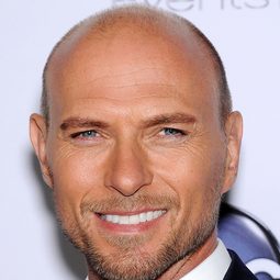 路克·高斯 飾演 Saul