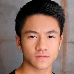 Brandon Soo Hoo 飾演 Tom Lee (voice)
