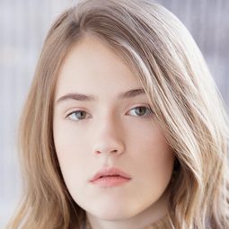 Ashley Gerasimovich 飾演 Celia Khatchadourian