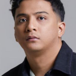 薩爾·普里亞迪 飾演 Awan