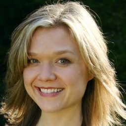 雅莉安娜·理察斯 飾演 Mindy Sterngood