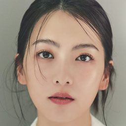 姜 知英 飾演 Han Yoo-ri