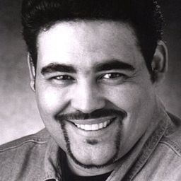 Rafael Osorio - 臥底演員 飾演Bank Guard