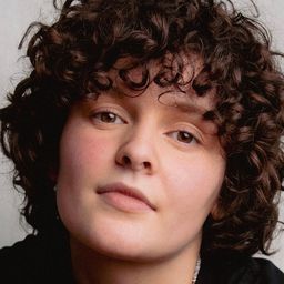 Teo Vergara 飾演 Laura (voice)