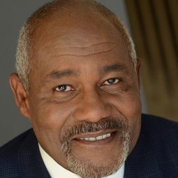Thom Gossom Jr. 飾演 Slim's Father
