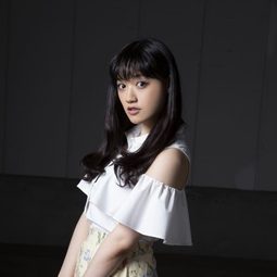 Moe Miura 飾演 