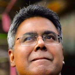 Mir Afsar Ali 飾演 Christopher Columbus