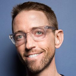 尼爾·布雷南 飾演 Self