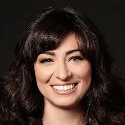 瑪莉莎維拉塞諾 飾演 Ellen (voice)