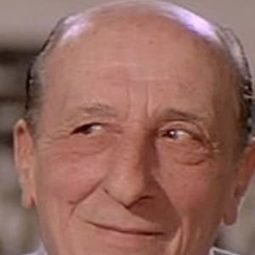 Renato Malavasi 飾演 Generale