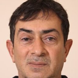 Turan Özdemir - Watchman演員 飾演Bekçi Salih