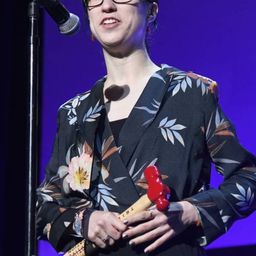 Etty 飾演 Herself, an Hasidic member