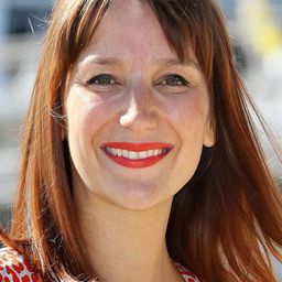 Julie Bargeton 飾演 Marguerite