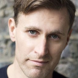 John Sackville - 貯藏者演員 飾演Ian