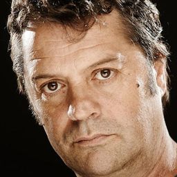 Carlos Zabala - Cows演員 飾演Officer