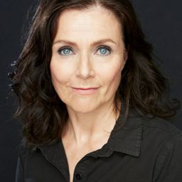 麥伊亞·保尼歐 飾演 Sarah's Mother